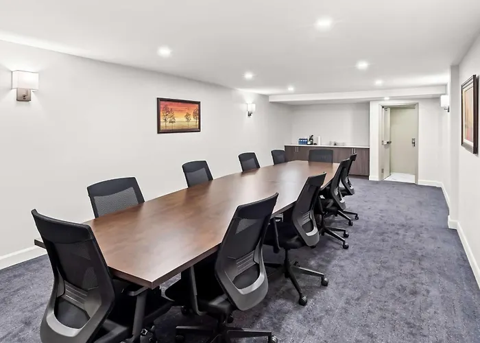Best Western Plus Montreal East
